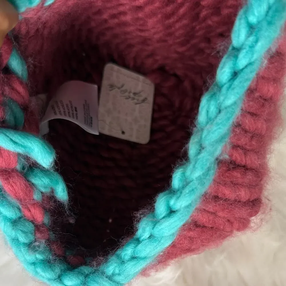 NWT! Poppy Mega Pom Beanie